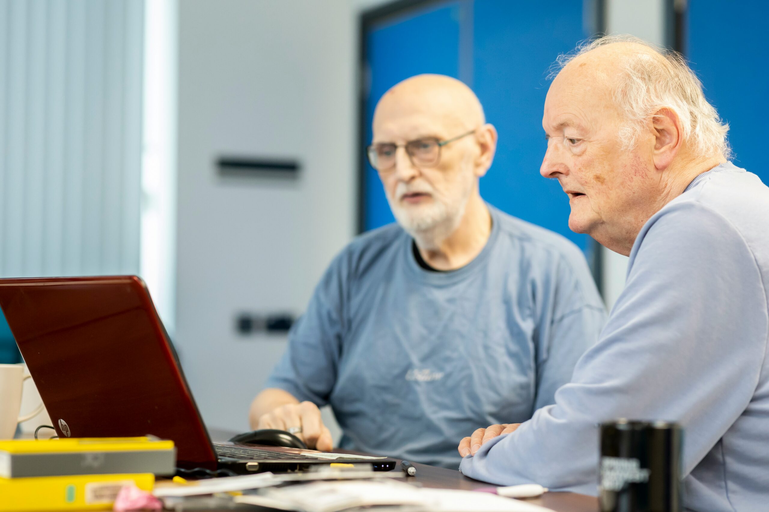 Seniors using a laptop to understand Medicare Supplemental Plans | ProCare Consulting Seniors using a laptop to understand Medicare Supplemental Plans